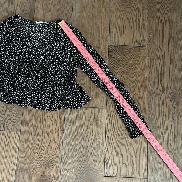 LA HEARTS Pac Sun Black & White Long Sleeve Floral Crop Top Size Small - Picture 9 of 11